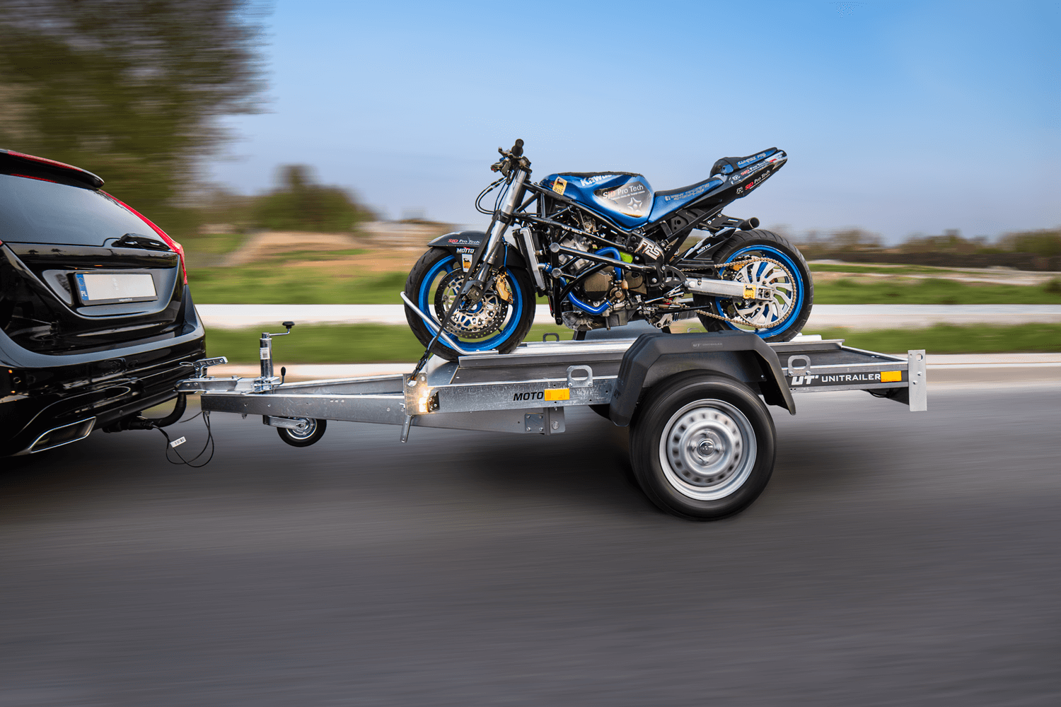 Motos